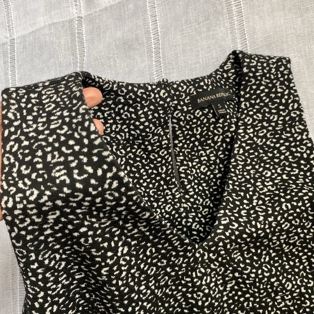 Banana Republic sleeveless top in cheetah print. - Picture 4 of 11